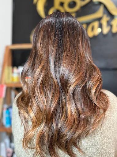 Espresso base with caramel balayage and voluminous waves