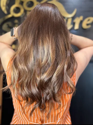 Soft waves with honey and caramel balayage
